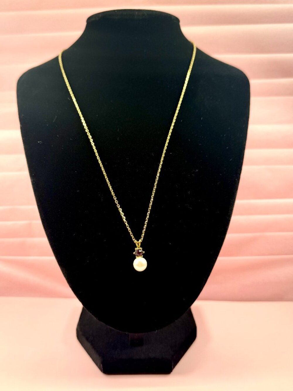Vintage Avon Gold Tone Pearl and Stone Pendant Dainty 18" Necklace